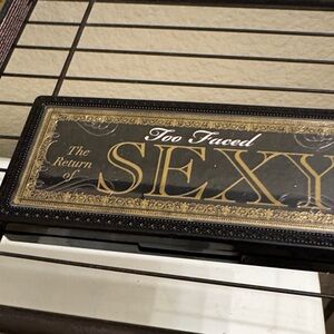 Too Faced Black and Gold Eye Shadow Palette